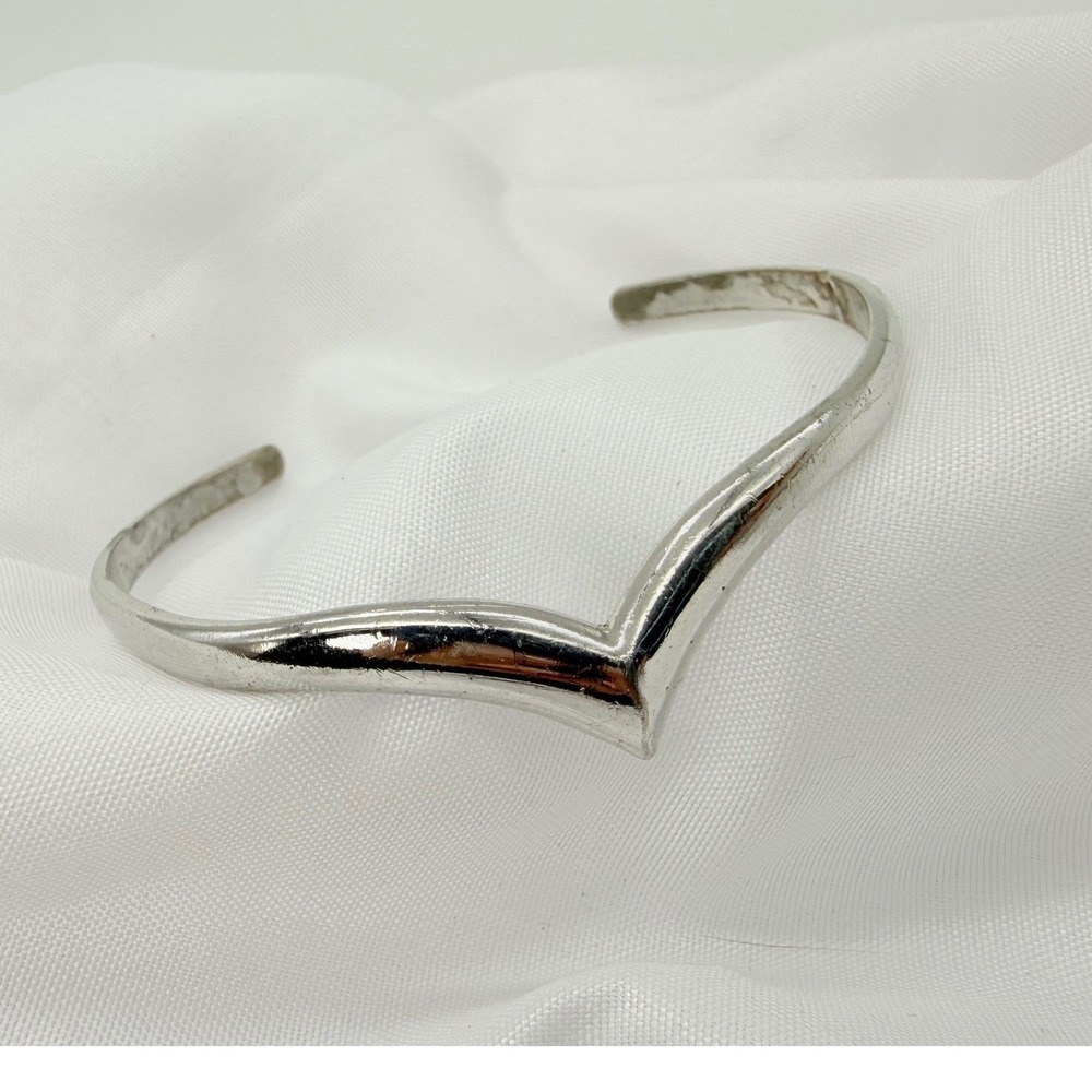 Avon Vintage Silver Tone Chevron V Shape Cuff Bracelet Minimalist Geometric